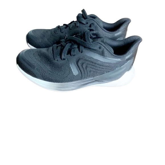 NWT. lululemon black Athletic running Shoes/Blissfeel run 2. Size 7W - Picture 5 of 8